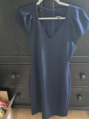 NWOT EXPRESS Brand Ruffle Scoop Neck Shift Dress Size: Color: Pitch Black S